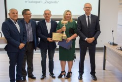 Nagroda Starosty Kartuskiego 2 000 złotych dla Elżbiety i Arkadiusza Kulwikowskich za zajęcie pierwszego miejsca w kategorii „Zagroda”