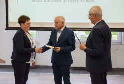 Wyróżnienie Starosty Kartuskiego 1 000 złotych dla wsi Brodnica Górna reprezentowanej przez Sołtyskę Barbarę Kempę
